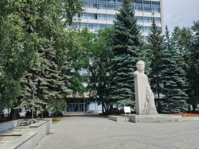 Дом печати, бюст Шагита Худайбердина