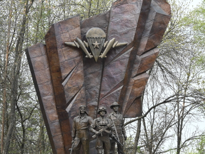 Памятники