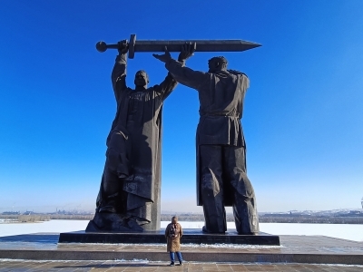 Памятник в Магнитогорске «Тыл — фронту»