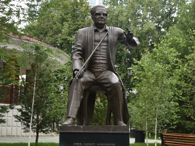 Памятник Загиру Исмагилову в Уфе