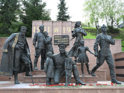 Памятник «Землякам ушедшим на фронт посвящается»