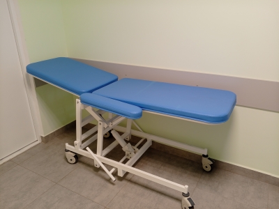 Медицинская трехсекционная кушетка