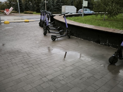 Самокаты на улице