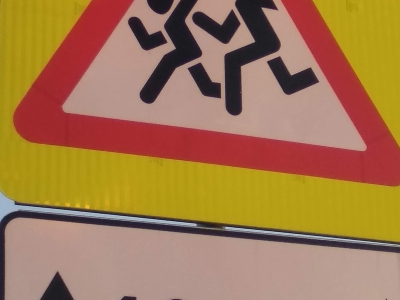 Дорожный знак «Осторожно, дети!»