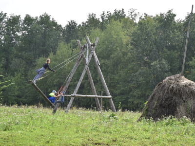 Деревенские качели у стога сена