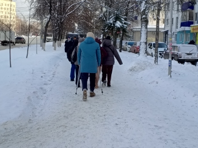 Человек с костылями