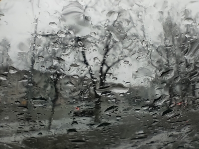 Дождь на стекле