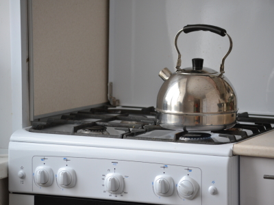 Чайник на плите