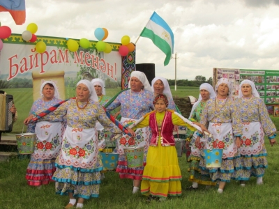 Женщины с коромыслами